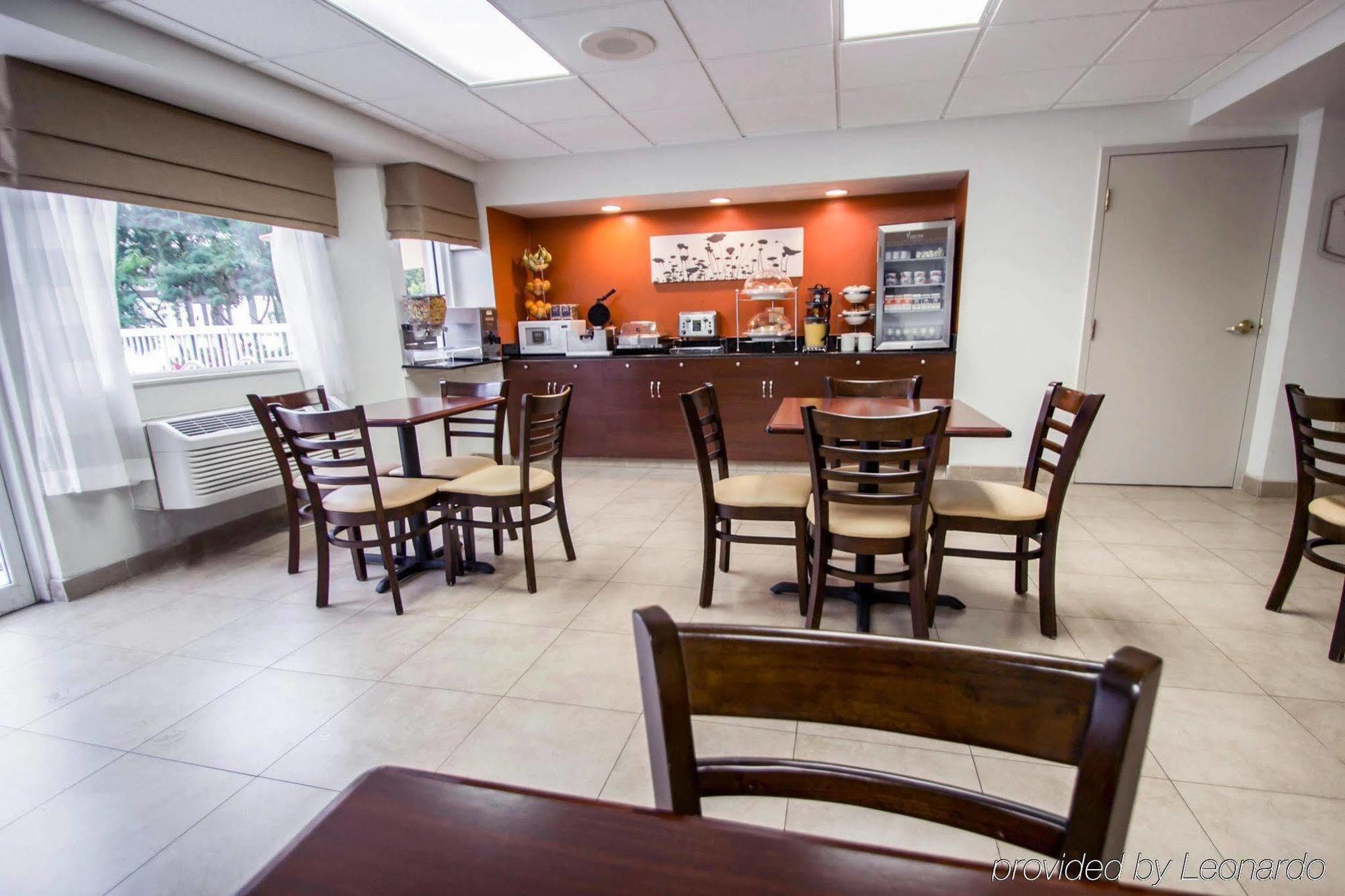 Sleep Inn & Suites Riverfront Елентън Екстериор снимка