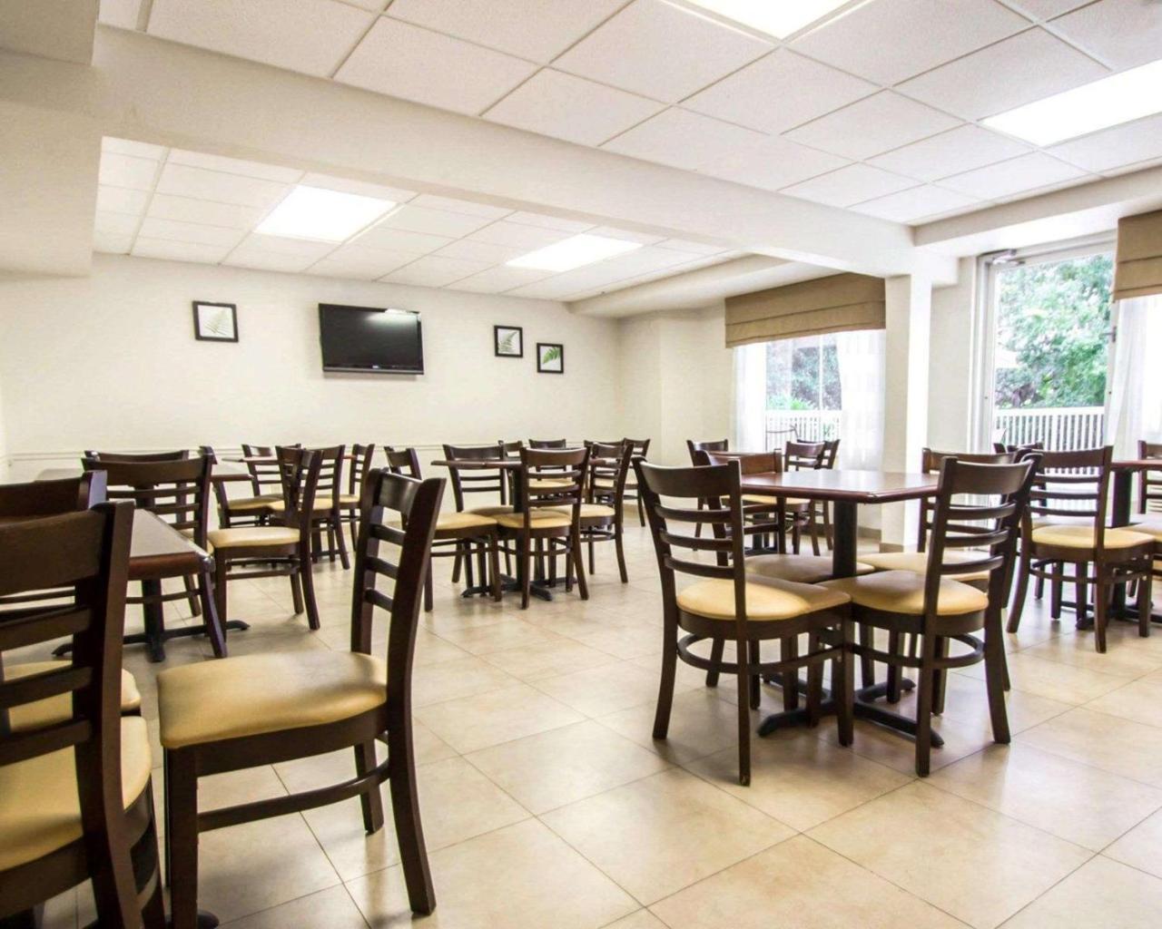 Sleep Inn & Suites Riverfront Елентън Екстериор снимка