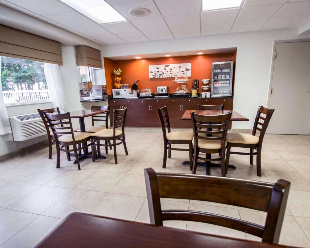 Sleep Inn & Suites Riverfront Елентън Екстериор снимка